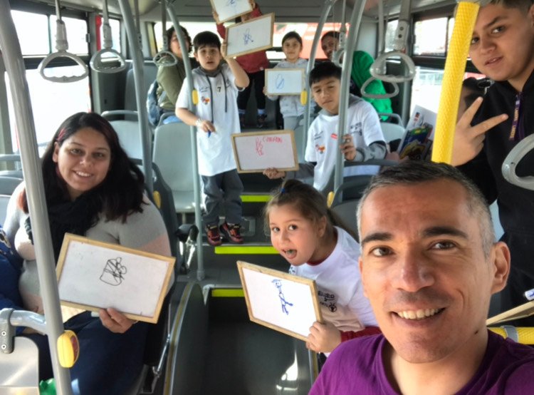 Educleta participa junto a Buses Vule en evento de Conaset