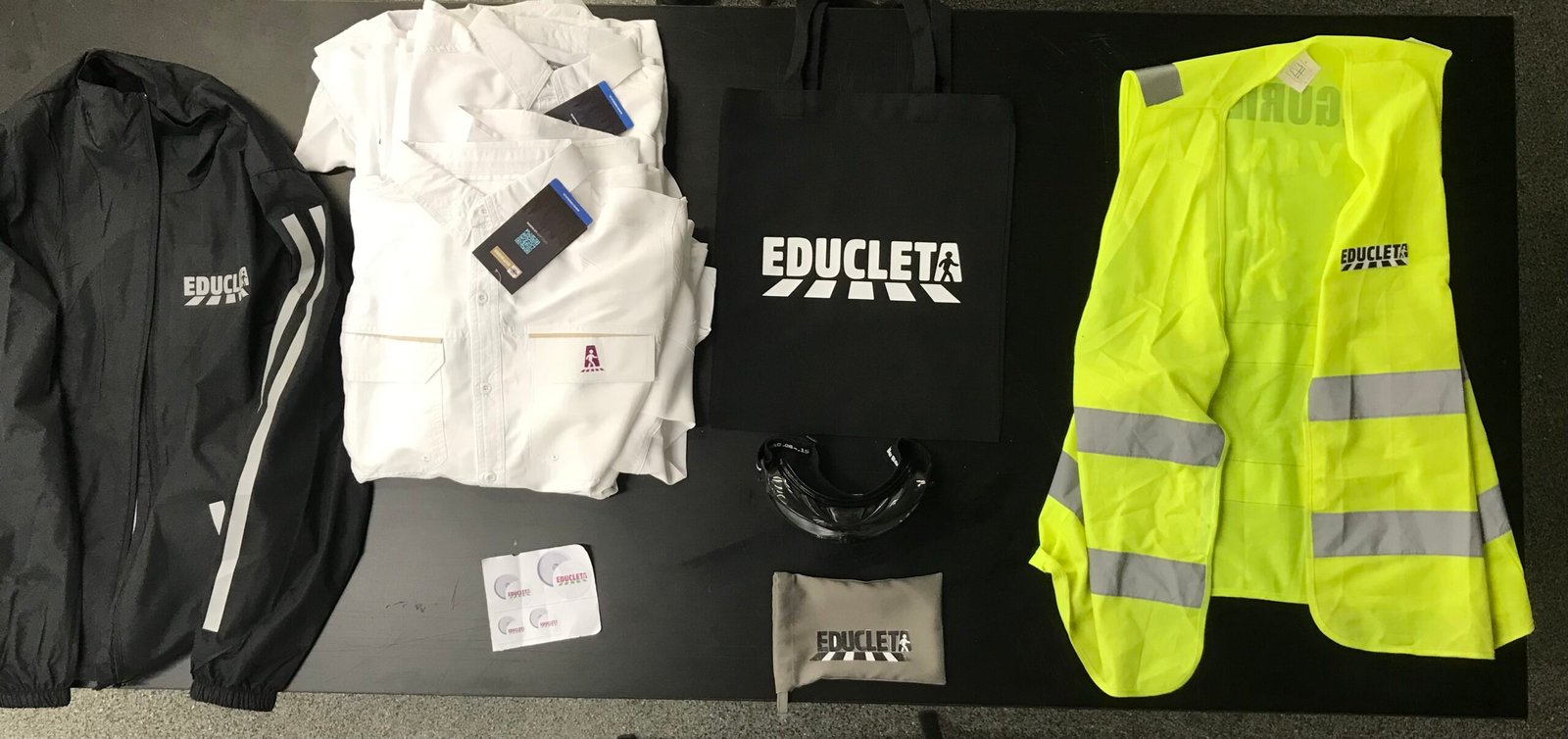 Estudiantes de la Universidad del Desarrollo crean nueva línea de ropa corporativa para Educleta