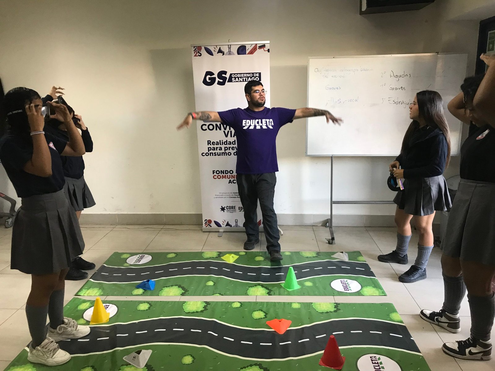 Realidad virtual contra el alcohol: Educleta lleva tecnología con corazón al Liceo San Martín