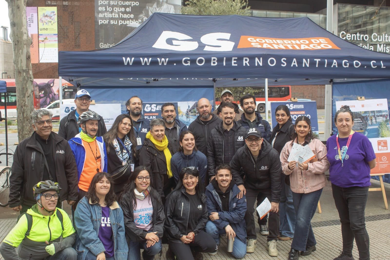 Educleta pedalea junto al Gobierno de Santiago por una ciudad más humana y segura